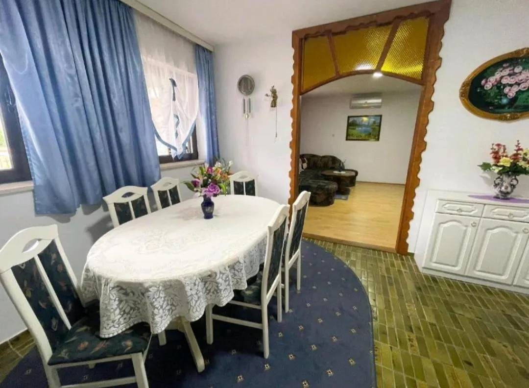 Apartments Kalanj Jadranovo